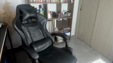 Snapshot of just_thatguy_ chatting on 17, 10, 2025 know me online show from 17, 10, 2025