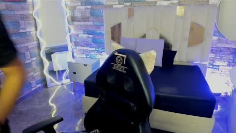  justin  online show from 11, 4, 2026