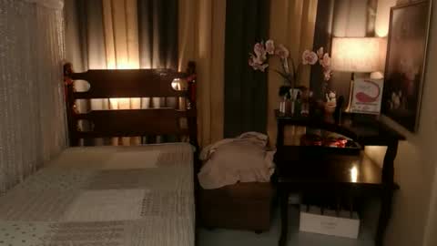 justine_hunk online show from 24, 3, 2026