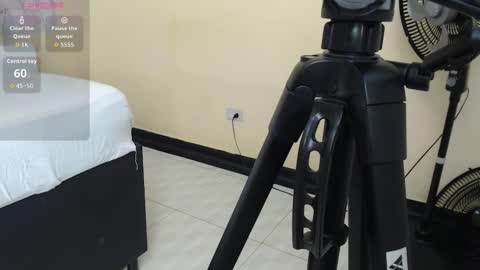 Snapshot of justineperry chatting on 2, 10, 2025 Justine online show from 2, 10, 2025