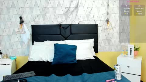 Snapshot of justineperry chatting on 6, 11, 2025 Justine online show from 6, 11, 2025