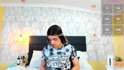 Snapshot of justineperry chatting on 10, 11, 2025 Justine online show from 10, 11, 2025