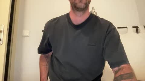 justmeandyou00 online show from 14, 11, 2025