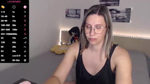 Julie online show from 8, 9, 2025