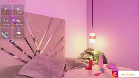 Mia online show from 23, 7, 2026