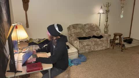 Kaiku77 online show from 1, 2, 2026