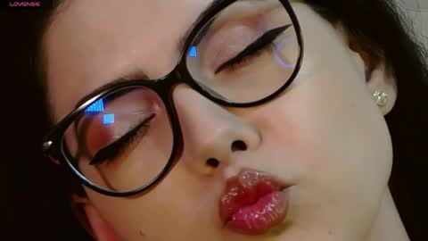 Kaila Lewis online show from 8, 4, 2026