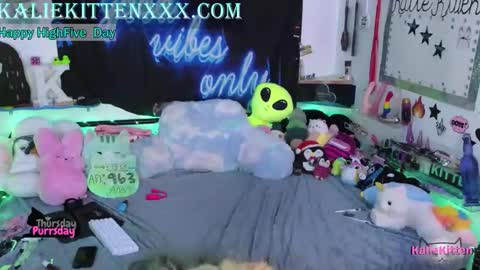 KalieKitten online show from 16, 4, 2026
