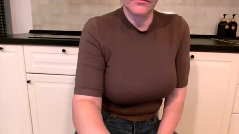 Snapshot of kalisa29 chatting on 17, 5, 2026 kalisa29 online show from 17, 5, 2026