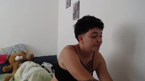 Snapshot of kammy_cami chatting on 25, 10, 2025 kammy   y   camila online show from 25, 10, 2025