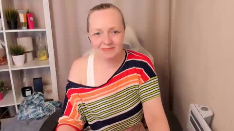 Snapshot of karen_villis chatting on 3, 5, 2026 Karen online show from 3, 5, 2026