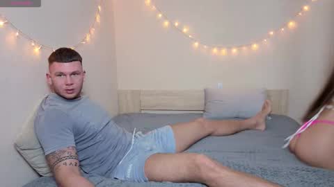 Karen and Sheldon online show from 5, 10, 2025