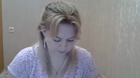 Snapshot of karennelsonx chatting on 4, 1, 2025 karennelsonx online show from 4, 1, 2025