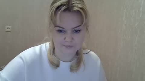 Snapshot of karennelsonx chatting on 2, 2, 2025 karennelsonx online show from 2, 2, 2025