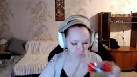 Lisa Backler online show from 16, 9, 2025