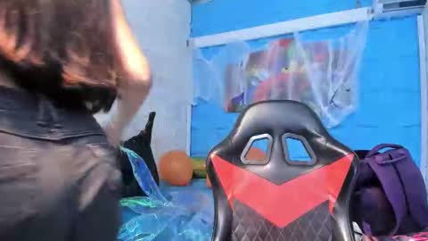 karinatompson online show from 24, 10, 2025