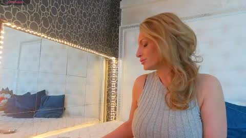 Snapshot of karissia_ chatting on 4, 5, 2026 KARISSIA online show from 4, 5, 2026