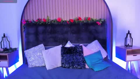 Karla Gonzaless online show from 18, 9, 2025