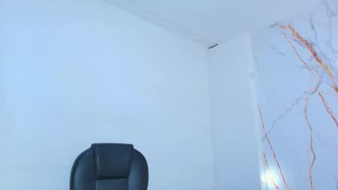 karla_hilton1 online show from 19, 11, 2025