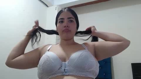 Snapshot of karla_lov2 chatting on 6, 11, 2025 karla_lov2 online show from 6, 11, 2025