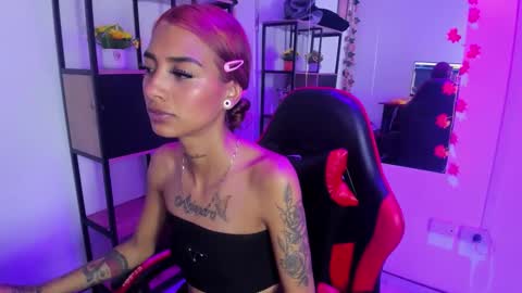 Snapshot of karlaslutskinny__ chatting on 5, 12, 2025 karlaslutskinny__ online show from 5, 12, 2025