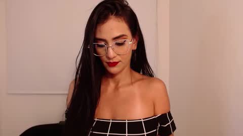 Snapshot of karlota_hank chatting on 1, 3, 2025 Karlis online show from 1, 3, 2025