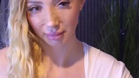 Snapshot of karmaarms chatting on 28, 6, 2026 Julia online show from 28, 6, 2026