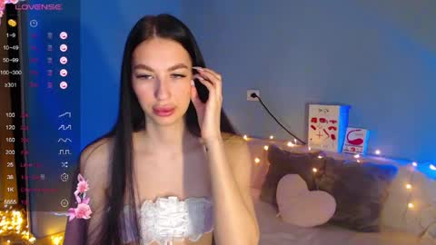 Snapshot of karolina_hottie_ chatting on 13, 4, 2026 Kira online show from 13, 4, 2026