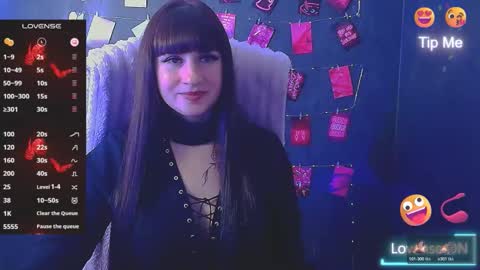 Caroline online show from 4, 12, 2025