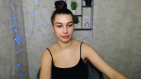 Karolina online show from 2, 3, 2025