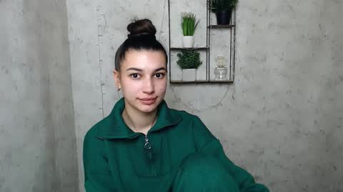 Karolina online show from 8, 3, 2025