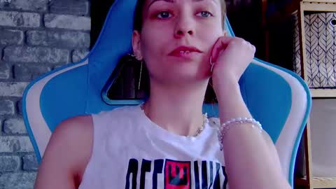 karoline121 online show from 1, 3, 2025