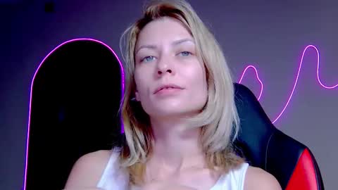 karoline121 online show from 10, 10, 2025