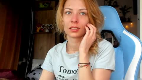 karoline121 online show from 15, 3, 2026