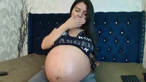 Snapshot of karolineburnx chatting on 2, 5, 2026 Isa online show from 2, 5, 2026
