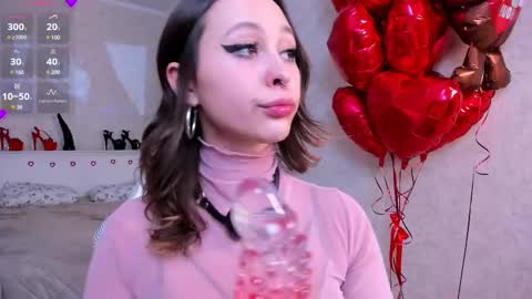 karolineneuer online show from 2, 3, 2025