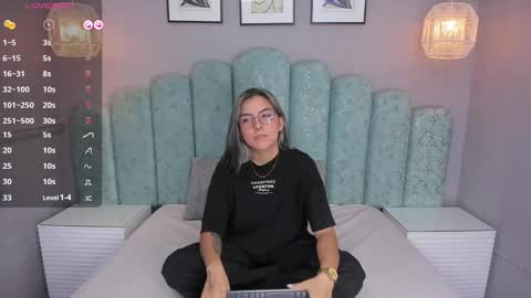 Snapshot of karoll_santos chatting on 15, 12, 2024 Karol Santos online show from 15, 12, 2024