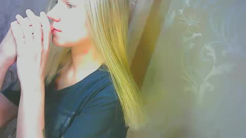 Caroline Fox online show from 17, 9, 2025