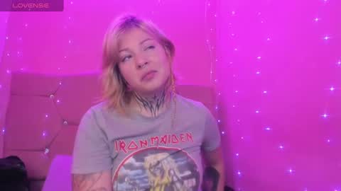 kat_cirice18 online show from 8, 3, 2025