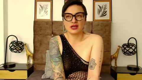 kat paradisse online show from 25, 10, 2025