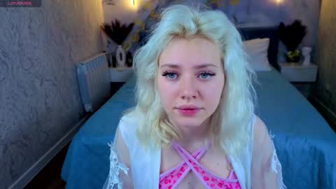 Snapshot of kate_krose chatting on 6, 3, 2026 Kate online show from 6, 3, 2026