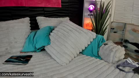 Snapshot of kateskurves chatting on 3, 2, 2025 Kates Kurves online show from 3, 2, 2025