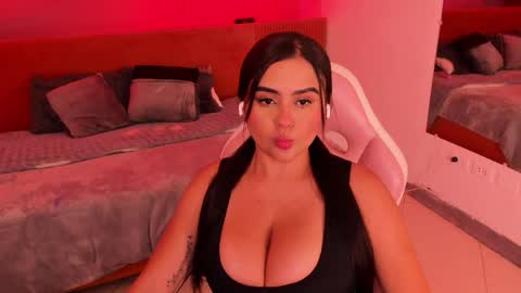 Snapshot of katia_bigboobs11 chatting on 24, 4, 2026 Katia online show from 24, 4, 2026