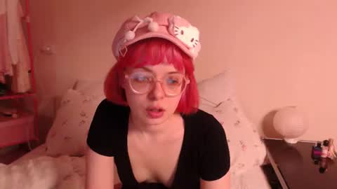 Snapshot of katie_deville chatting on 15, 7, 2026 Katie Deville online show from 15, 7, 2026