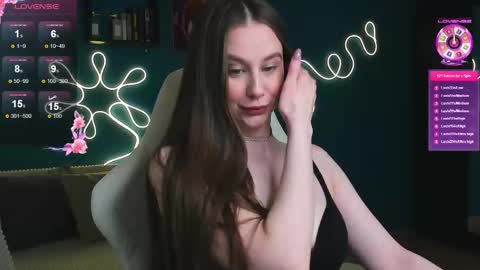 Snapshot of katie_taylorr chatting on 5, 10, 2025 Katie online show from 5, 10, 2025