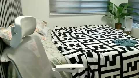 Snapshot of katiefrox_ chatting on 15, 1, 2025 katiefrox  online show from 15, 1, 2025