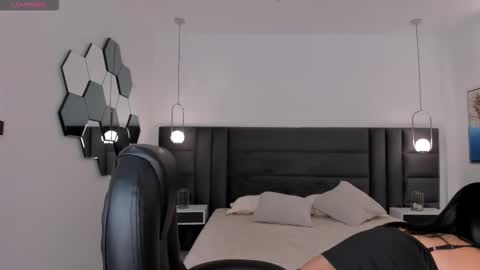 Kate Stonne online show from 21, 10, 2025