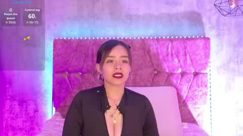 Snapshot of katiie_m chatting on 5, 6, 2026 Katie online show from 5, 6, 2026