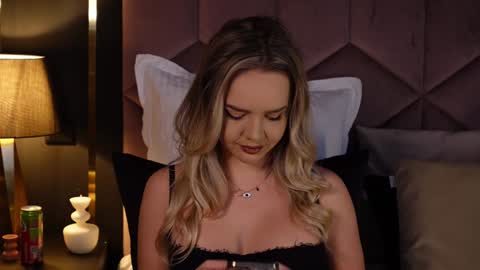 KatJolie online show from 12, 12, 2024