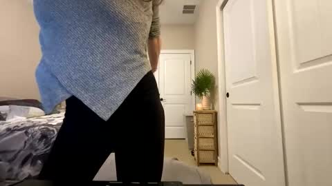 Josie live show Tuesday Wednesday and Thursday online show from 9, 10, 2025